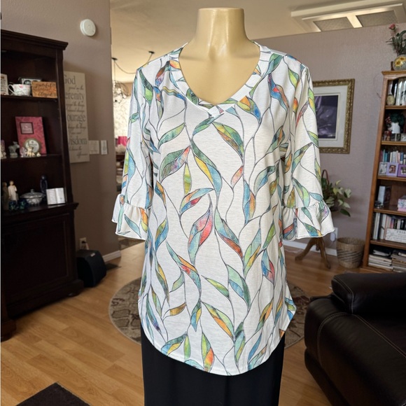 Sampeel multicolored short ruffled sleeves Vneck blouse-size M - Picture 1 of 9